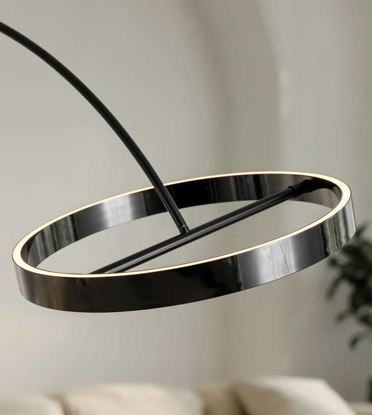 Lampadaire Arcola vue arc sculptural - Lumalia