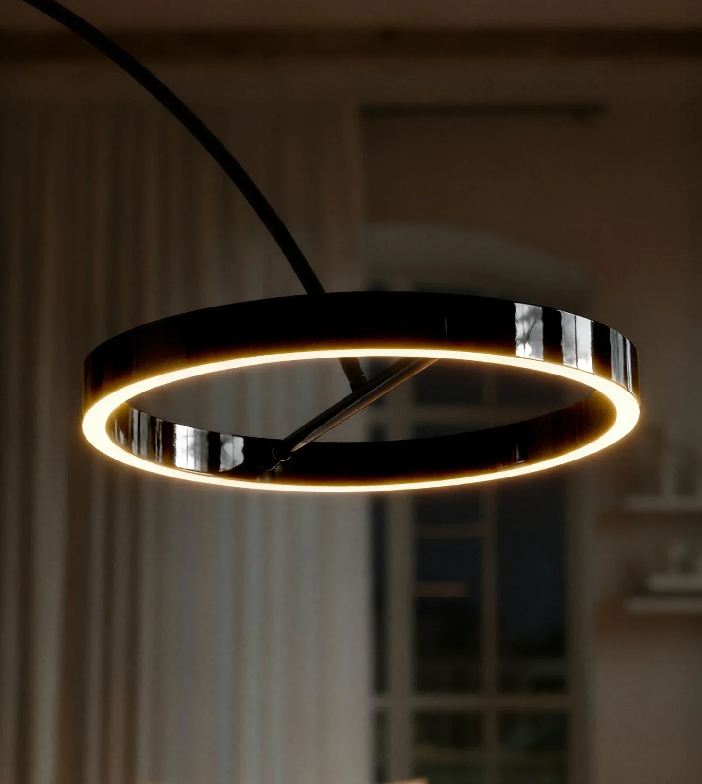 Lampadaire Arcola bow lamp noir chrome - Lumalia