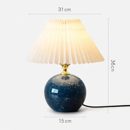 Lampe de chevet moderne en céramique et tissu plissé | Norvyn