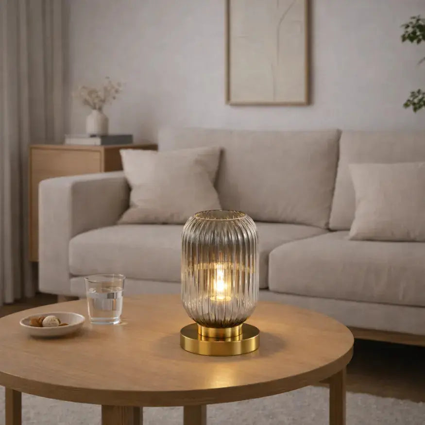 Rencontrez les Lampe de chevet moderne en verre et laiton | Yrsa
