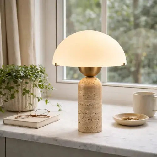 Lampe à poser scandinave en travertin et verre opalin | Asta