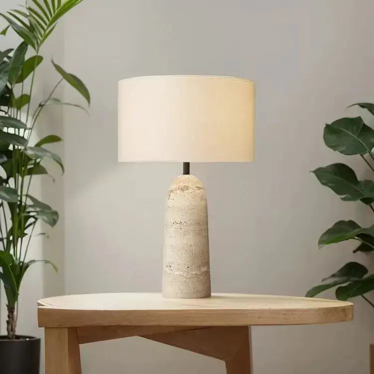 Lampe contemporaine en travertin et tissu | Freja