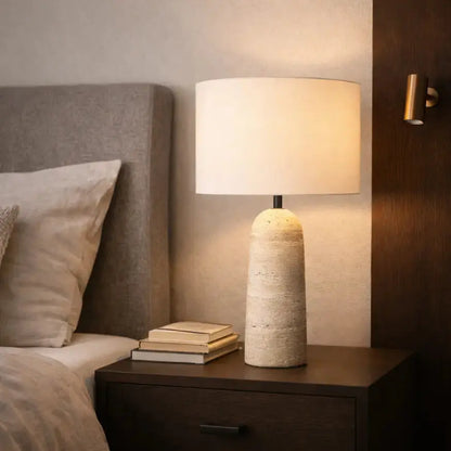 Lampe contemporaine en travertin et tissu | Freja