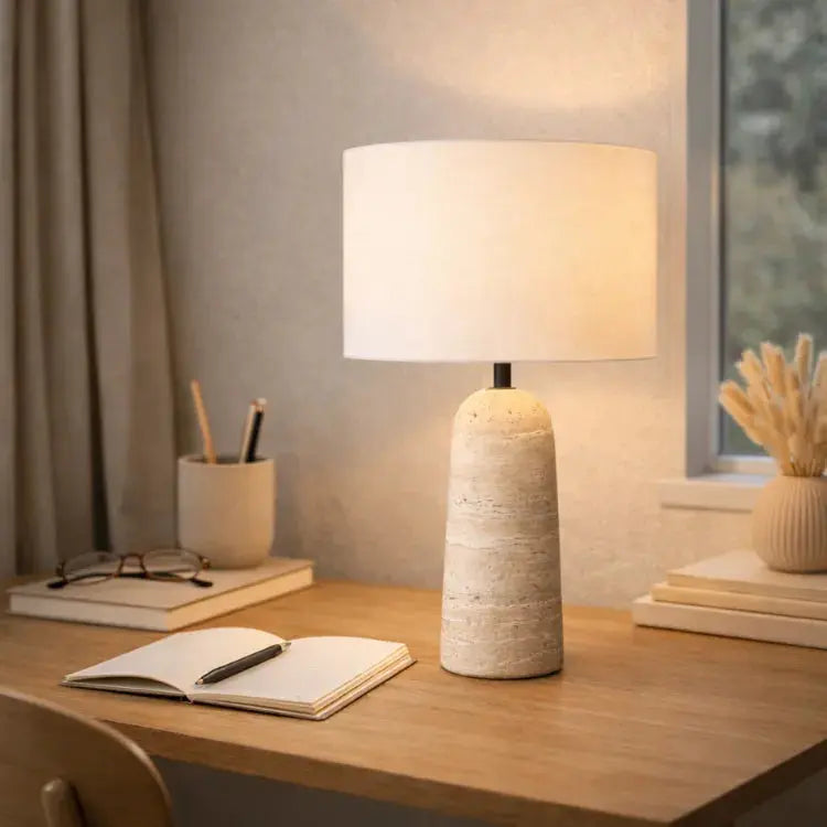 Lampe contemporaine en travertin et tissu | Freja