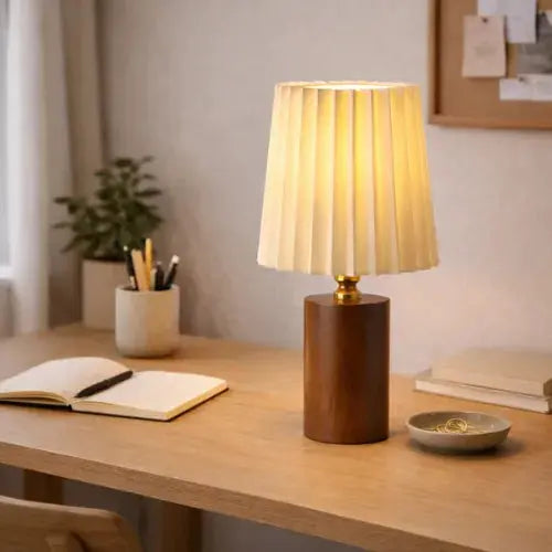 Lampe de nuit en bois massif et tissu plissé | Lior