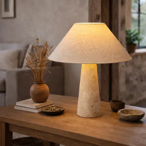 Lampe de chevet élégante en travertin et tissu | Sila