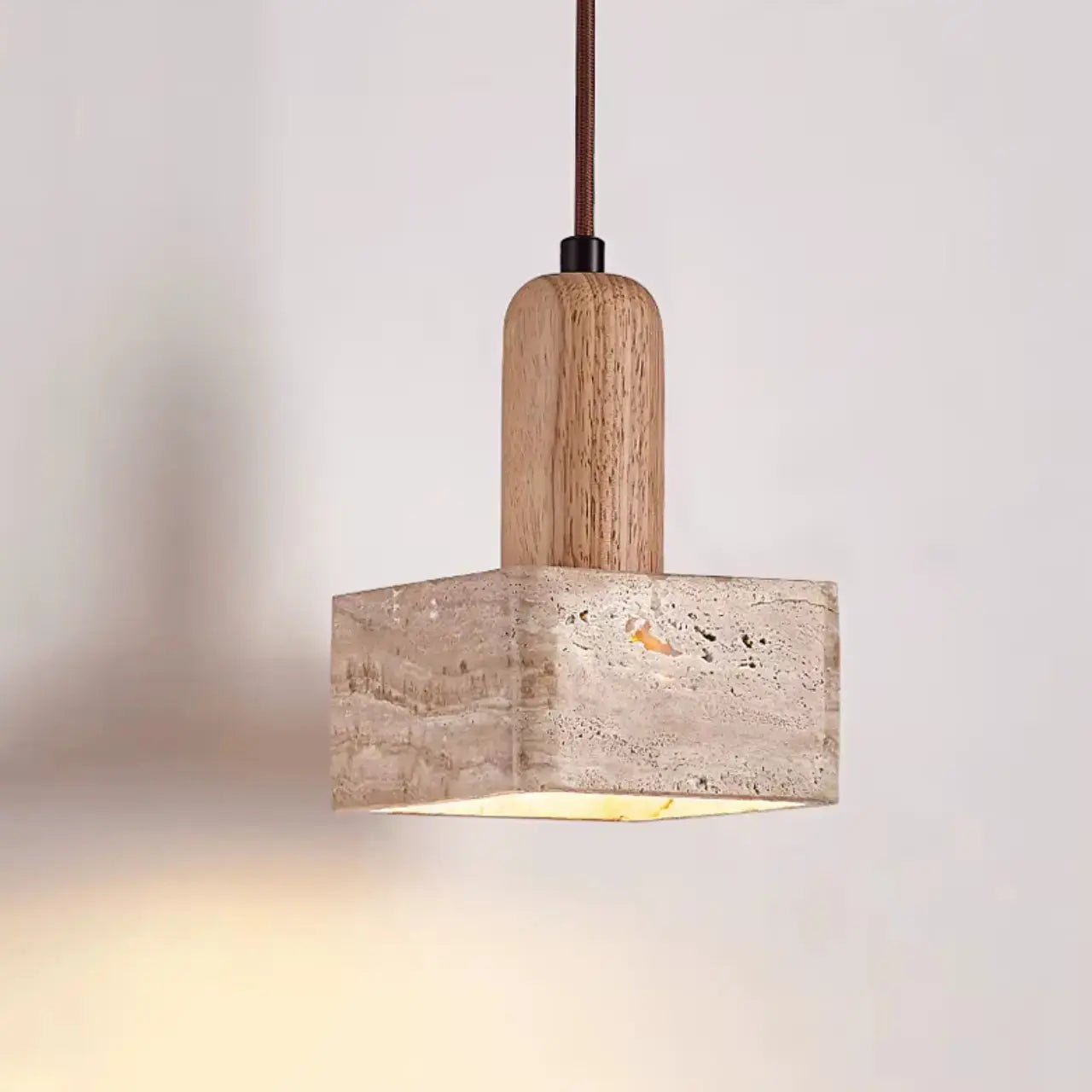 Suspension en travertin et bois au design scandinave | Tyra